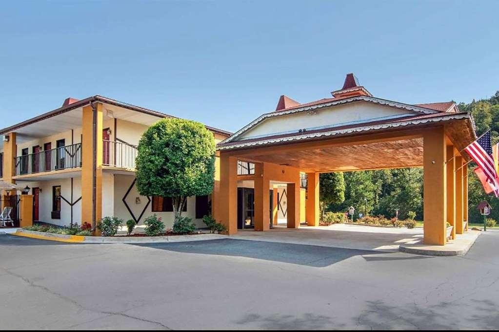 Days Inn By Wyndham Helen Dış mekan fotoğraf