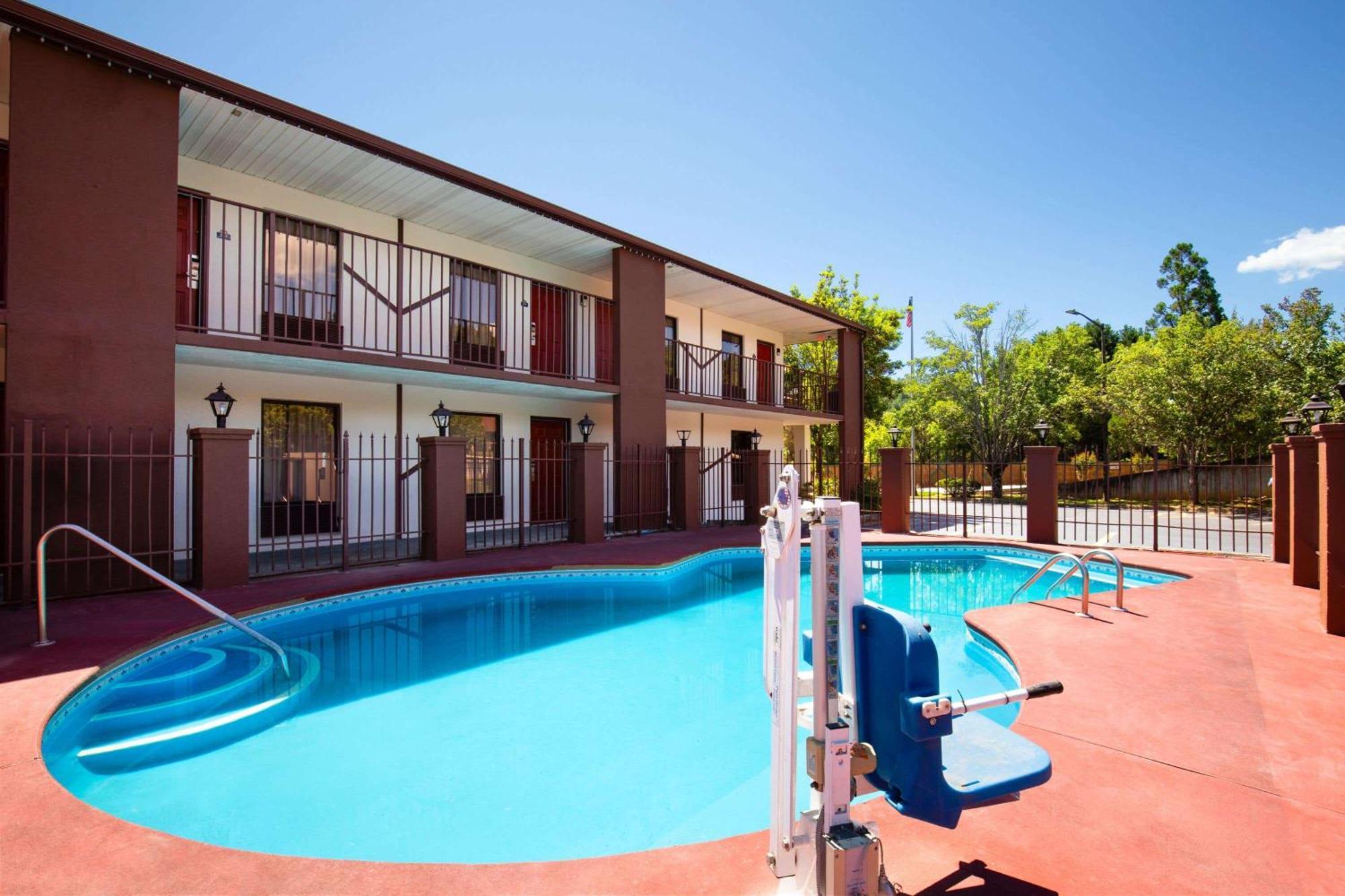 Days Inn By Wyndham Helen Dış mekan fotoğraf