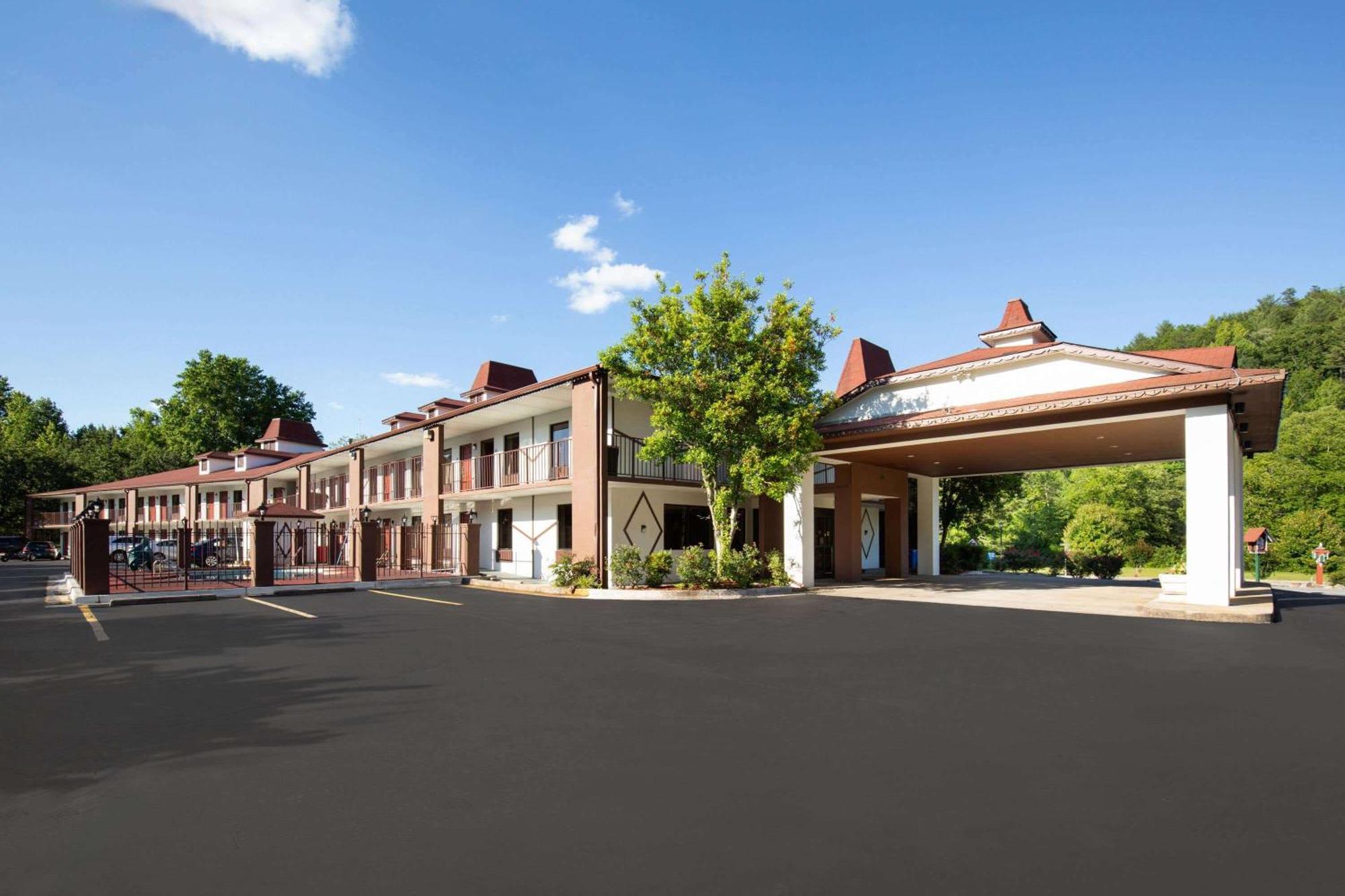 Days Inn By Wyndham Helen Dış mekan fotoğraf