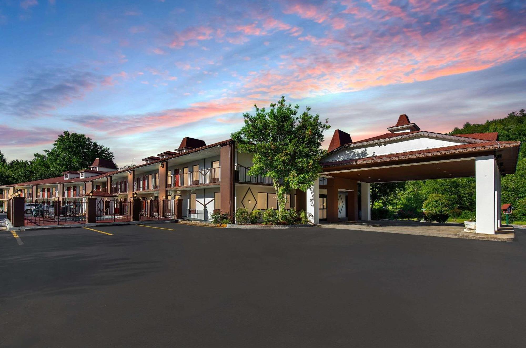 Days Inn By Wyndham Helen Dış mekan fotoğraf
